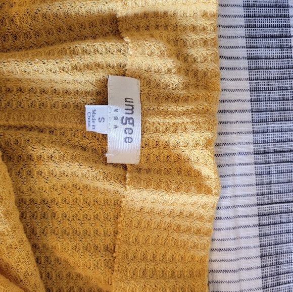 small umgee sweater - Picture 3 of 3